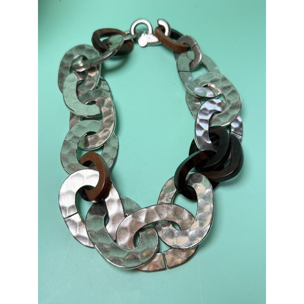 Appartement à Louer Hammered Silver Tone Links & Wood Chunky Statement Necklace - Picture 5 of 8